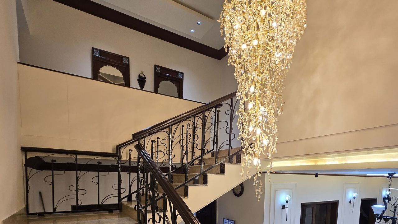 Staircase and entrance finished by Har Kaam